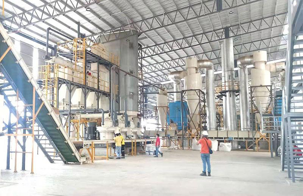 Bên trong cơ sở sản xuất viên nén gỗ